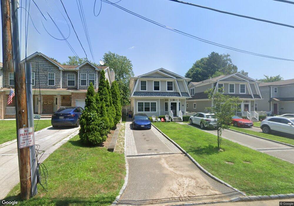 30 Dunes Ln unit Fr, Port Washington, NY 11050 - photo 1