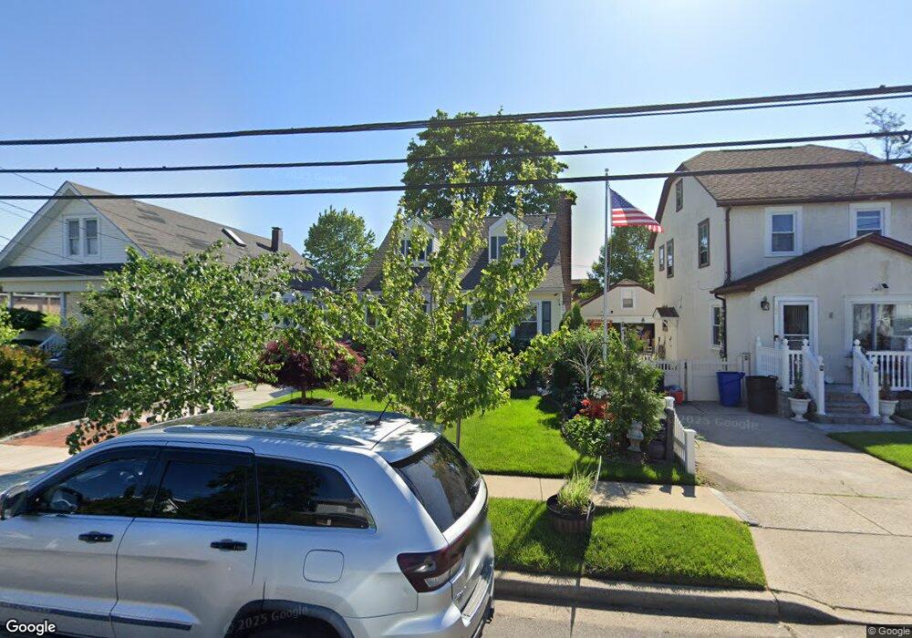 19 Spruce St, West Hempstead, NY 11552 - photo 1