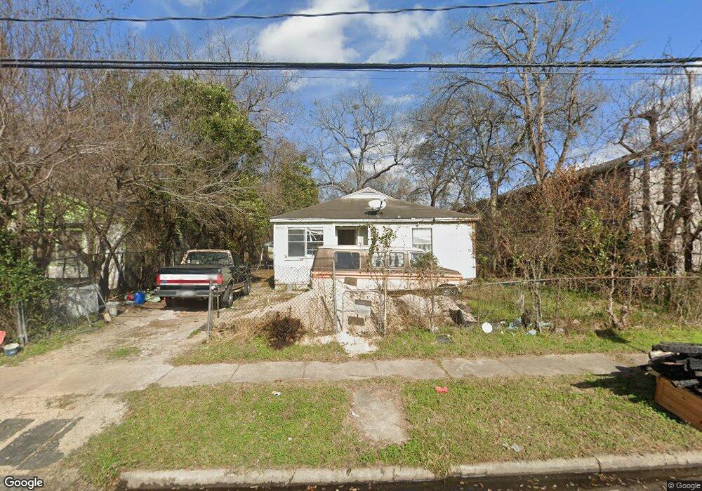 6735 Fairway Dr, Houston, TX 77087 - photo 1
