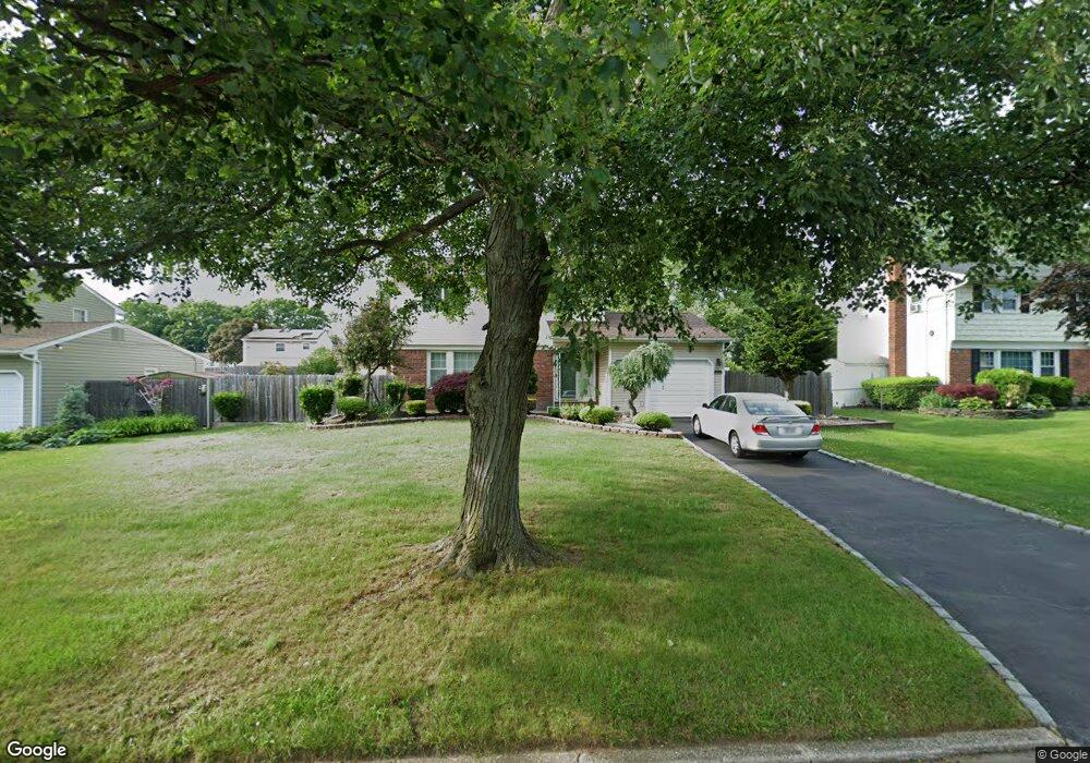 121 Bretton Rd, Hauppauge, NY 11788 - photo 1