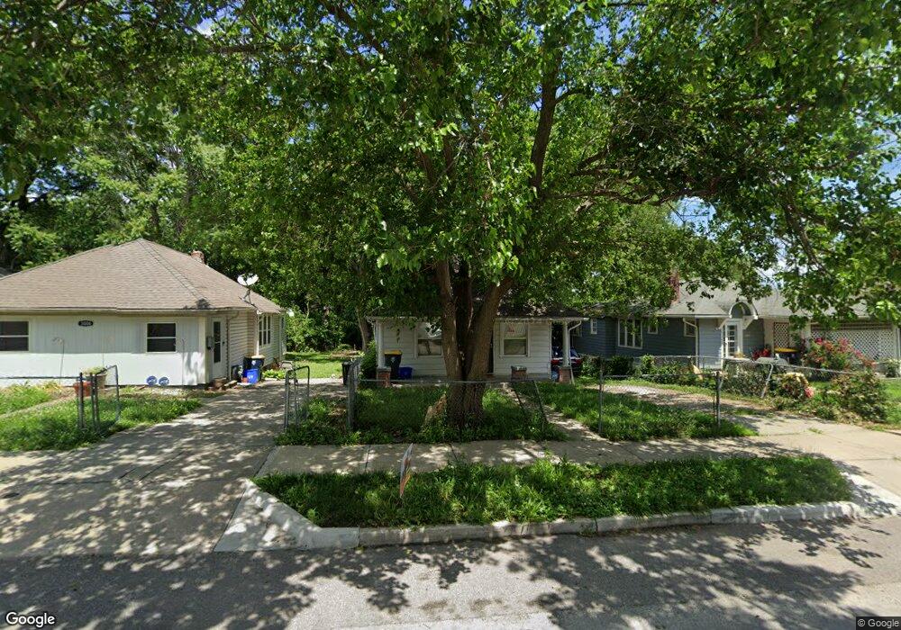 3008 E 72nd St, Kansas City, MO 64132 - photo 1