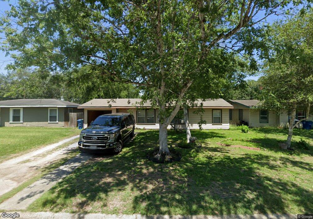 1005 E Huntington St, Beeville, TX 78102 - photo 1