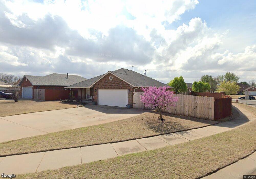1300 Washington Cir, Moore, OK 73160 - photo 1