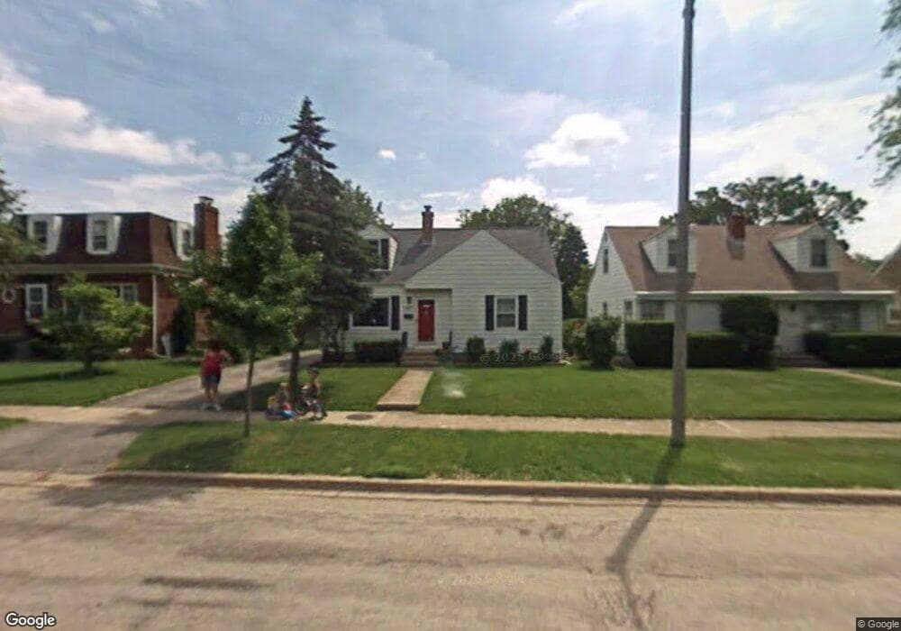 697 S Spring Rd, Elmhurst, IL 60126 - photo 1