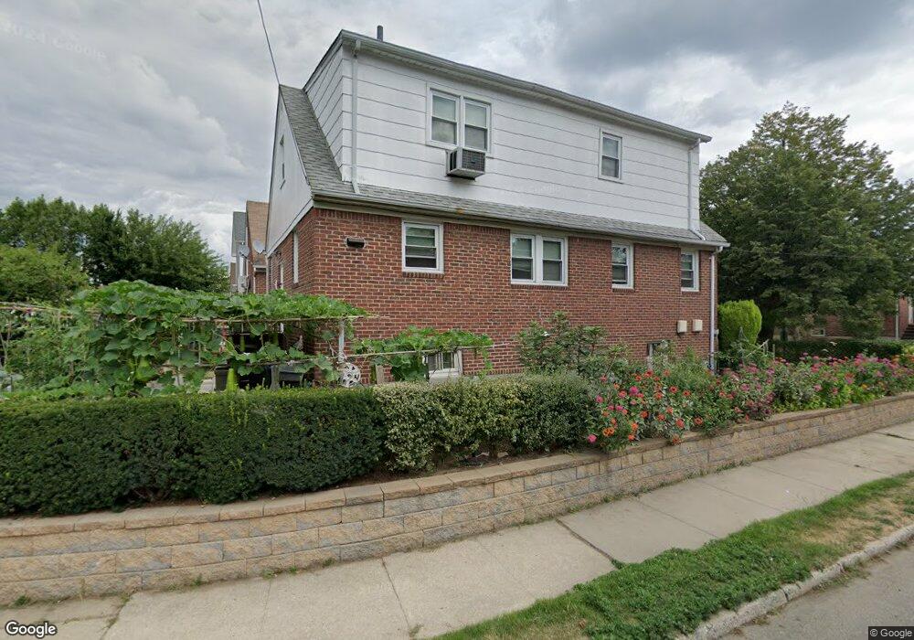 2 Crab Ave unit 2, Lynbrook, NY 11563 - photo 1