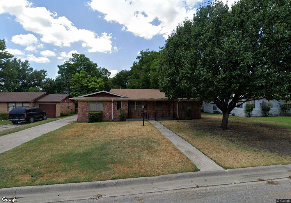 1201 Hillcrest Blvd, Gainesville, TX 76240 - photo 1