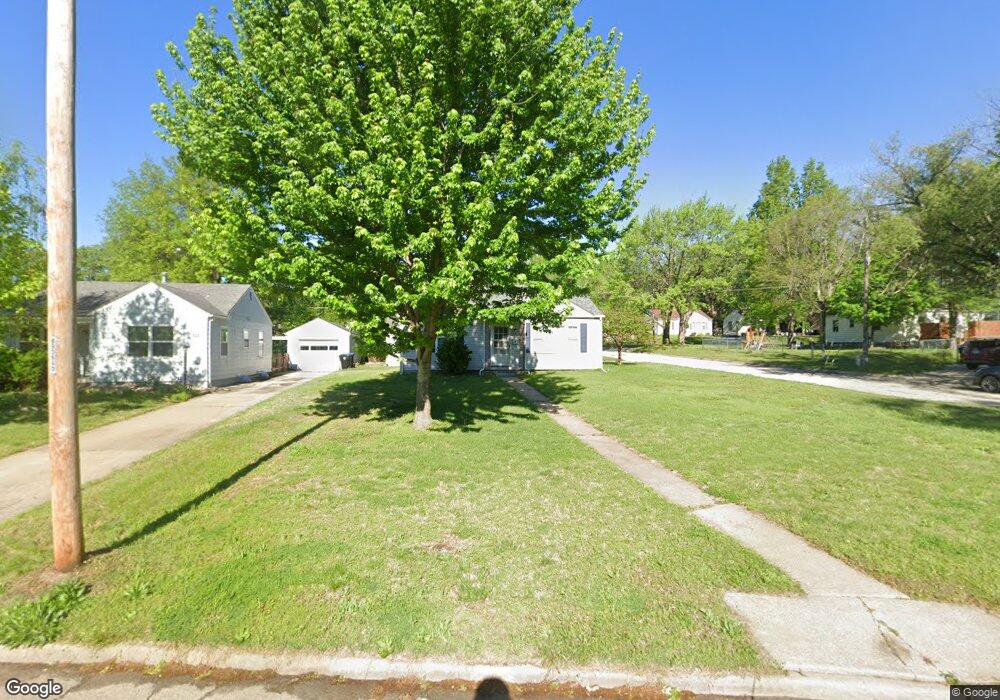 701 SW Vesper Ave, Topeka, KS 66606 - photo 1