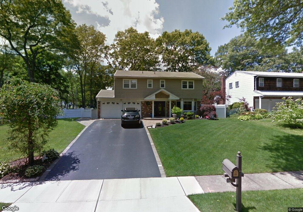 18 Glenmere Ln, ComMacK, NY 11725 - photo 1