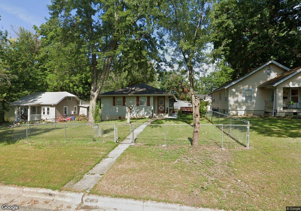 722 SW Cambridge Ave, Topeka, KS 66606 - photo 1