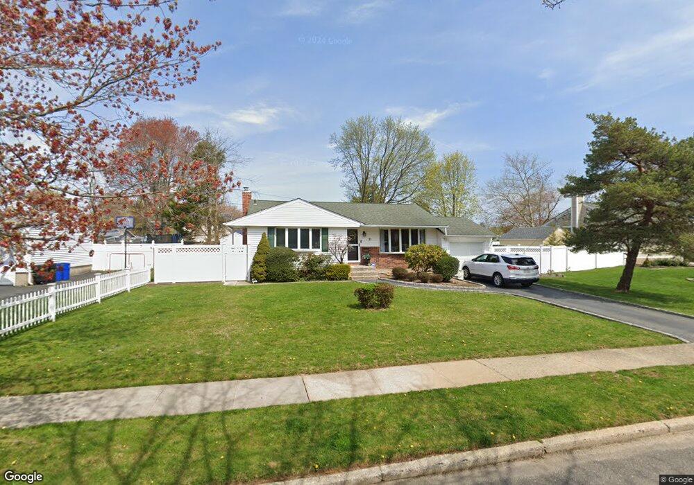 27 Cameo Rd, ComMacK, NY 11725 - photo 1