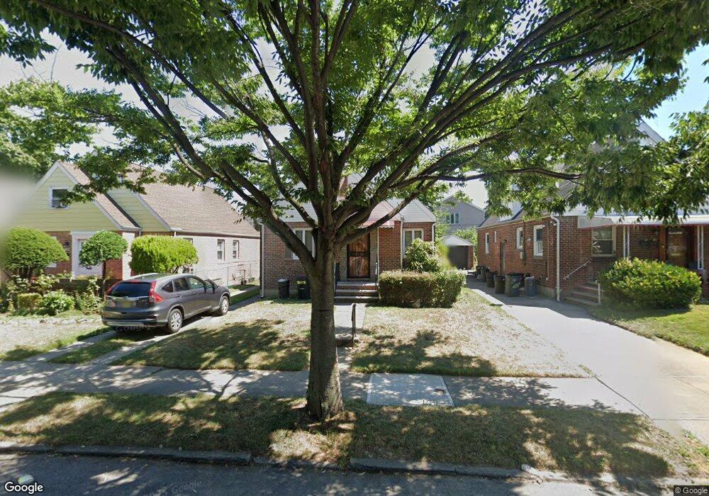 7637 172nd St, Fresh Meadows, NY 11366 - photo 1