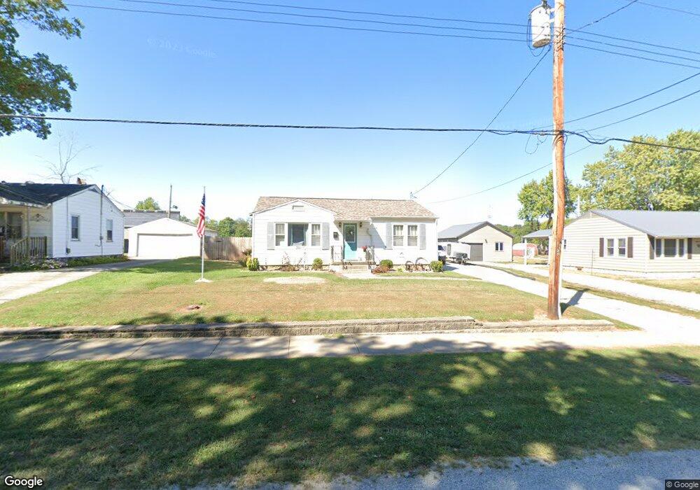 403 N Henrietta St, Effingham, IL 62401 - photo 1