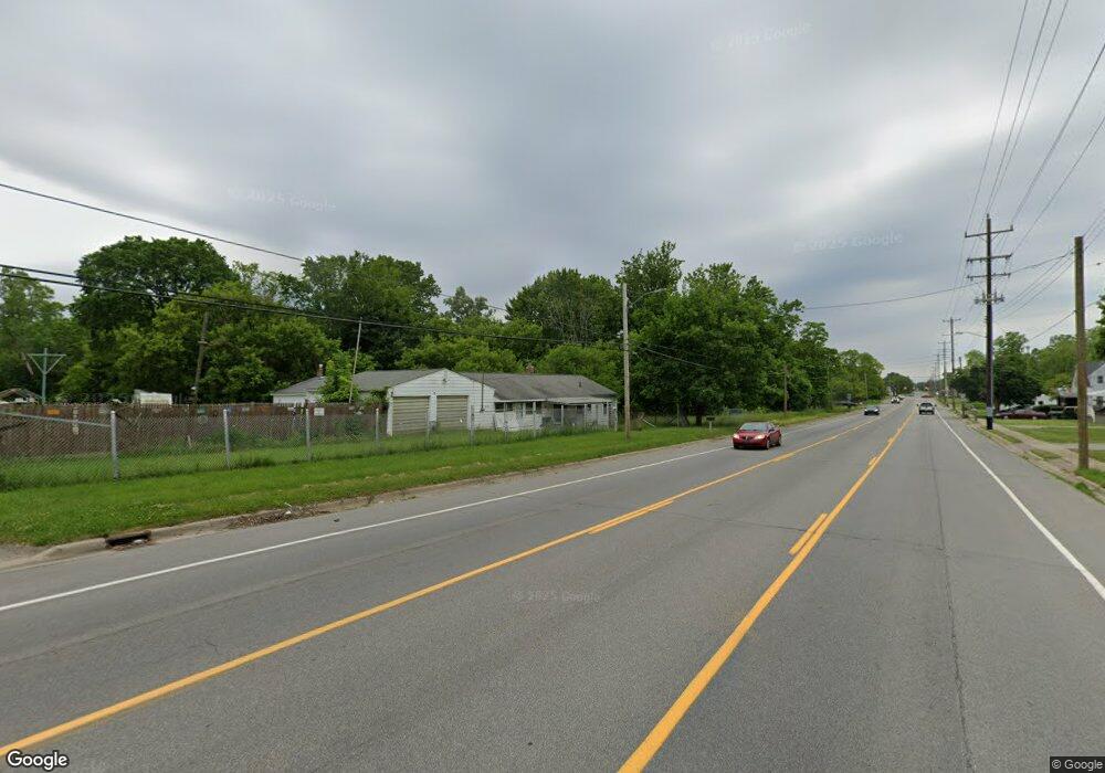 226 E Carpenter Rd, Flint, MI 48505 - photo 1