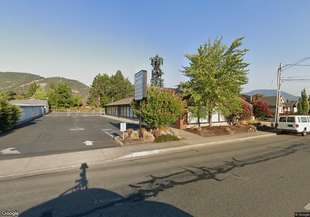 1235 NE 6th St, Grants Pass, OR 97526 - photo 1