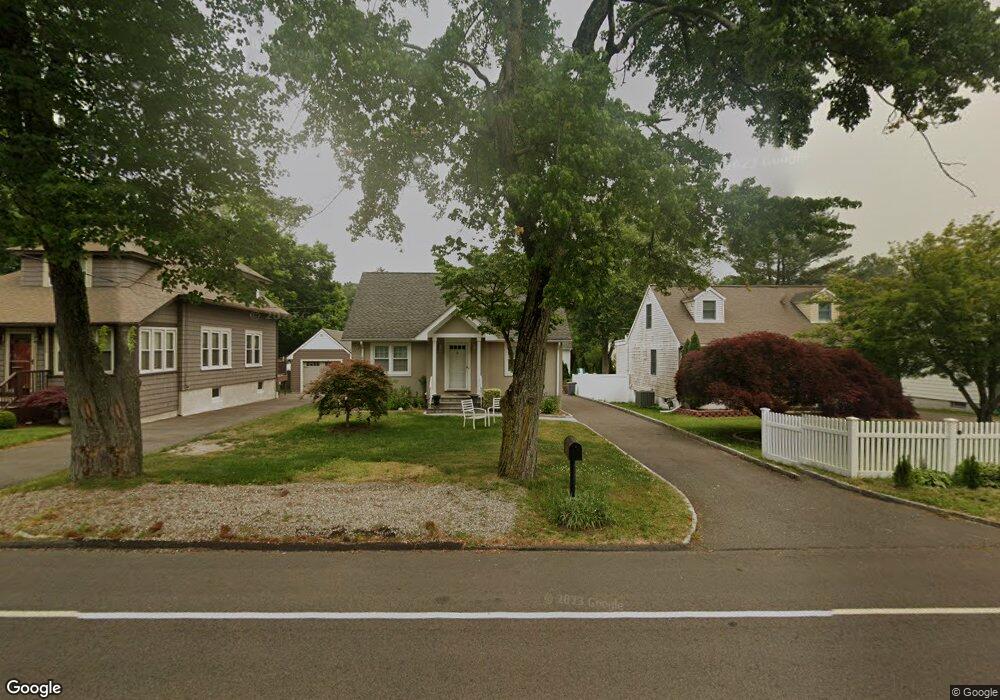 1718 Stratfield Rd, Fairfield, CT 06825 - photo 1