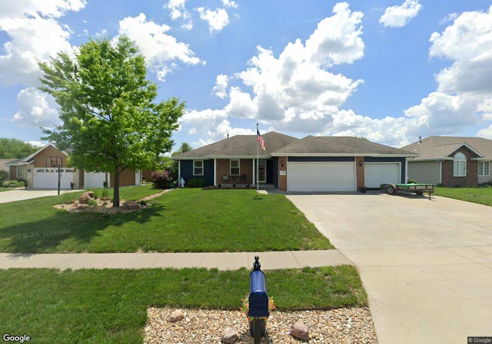 3319 SW 47th Ct, Topeka, KS 66610 - photo 1