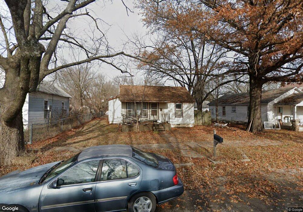 2015 Maple Ave, Parsons, KS 67357 - photo 1