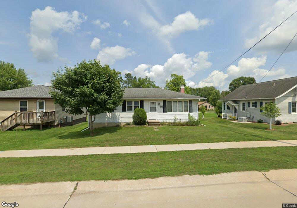 112 Main St, Center Point, IA 52213 - photo 1