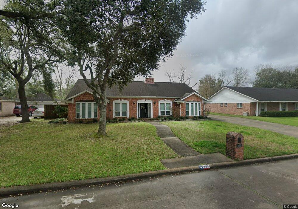 900 Michael St, Alvin, TX 77511 - photo 1