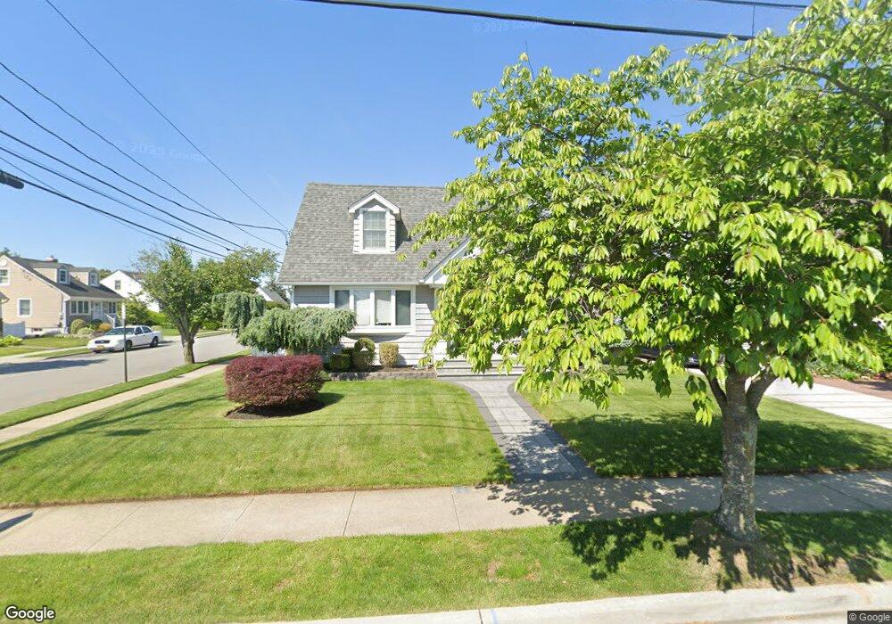 105 Barwick Blvd, Mineola, NY 11501 - photo 1