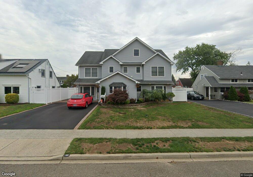 39 Sparrow Ln, Levittown, NY 11756 - photo 1