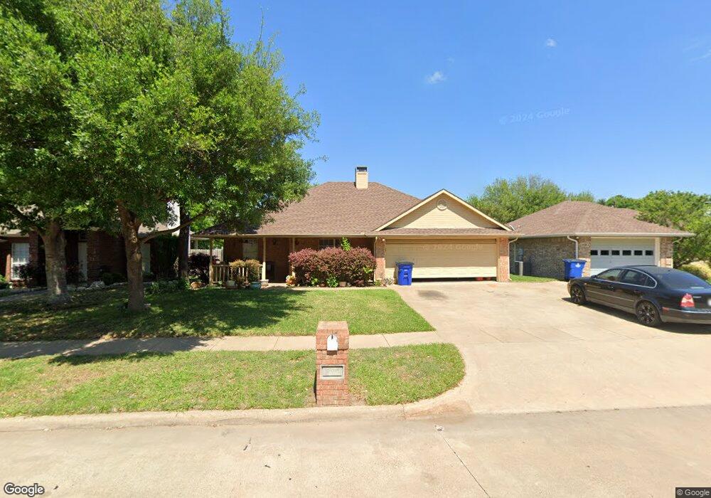 900 Oak Dr, Ennis, TX 75119 - photo 1