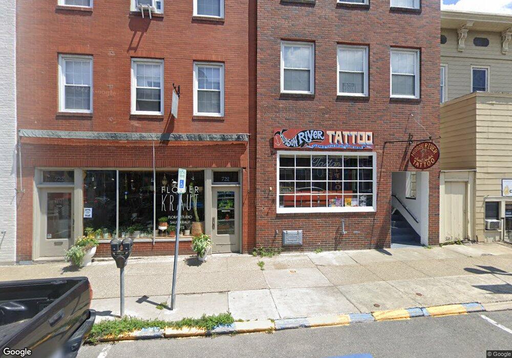 724 Warren St unit 4, Hudson, NY 12534 - photo 1