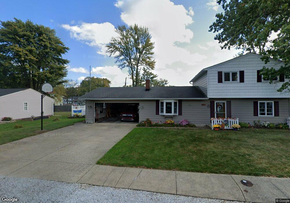 635 Hollywood Ave, Sheffield Lake, OH 44054 - photo 1