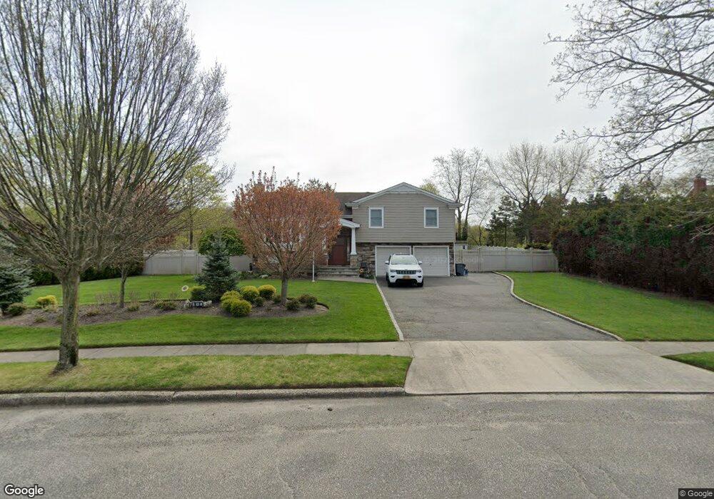 101 Hayrick Ln, ComMacK, NY 11725 - photo 1