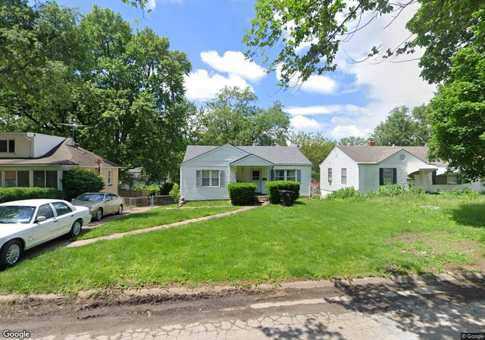 2326 S Cedar Ave, Independence, MO 64052 - photo 1