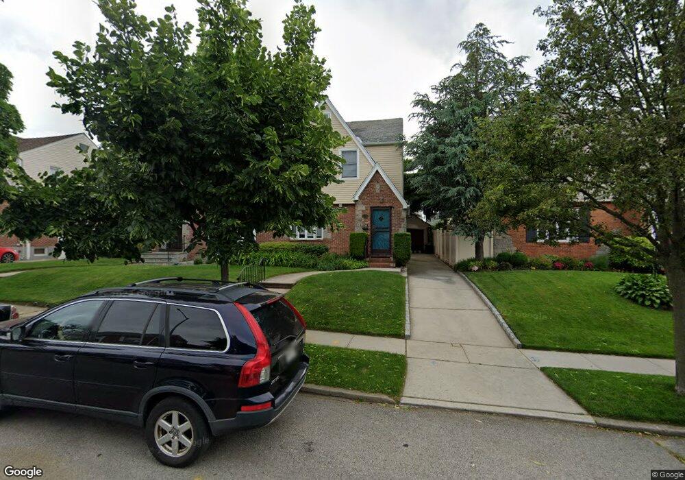 1526 146th St, Whitestone, NY 11357 - photo 1