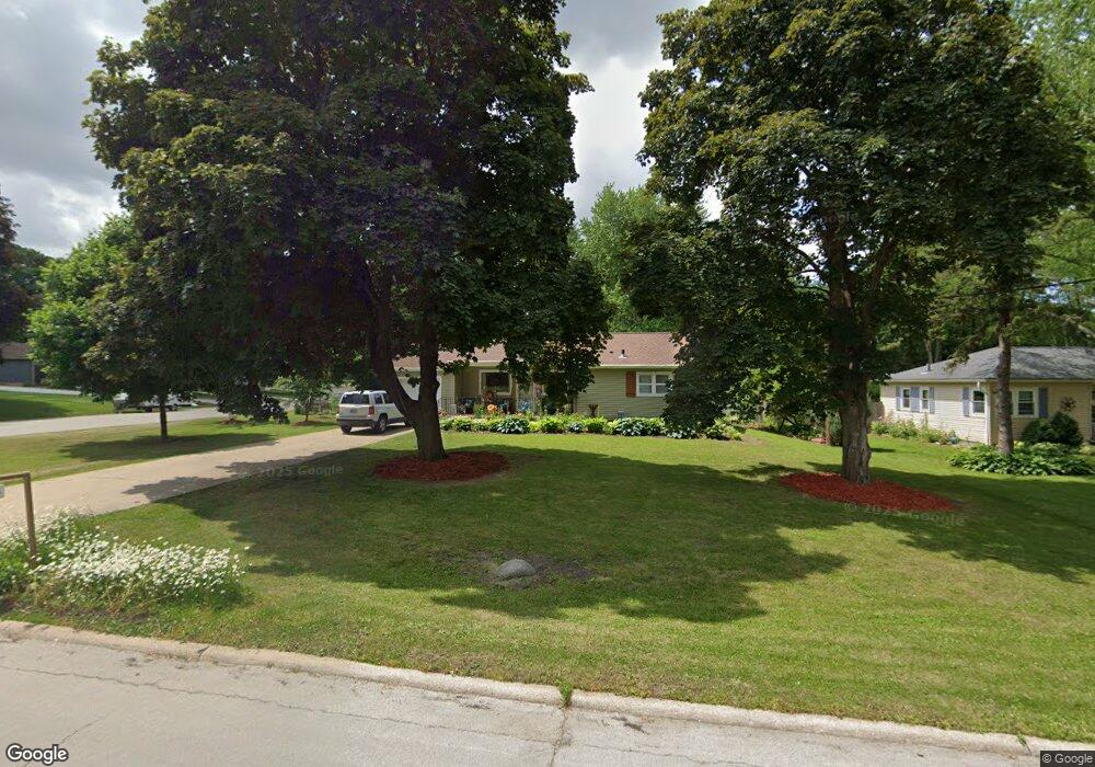 2919 Sunny Ln, Cedar Falls, IA 50613 - photo 1