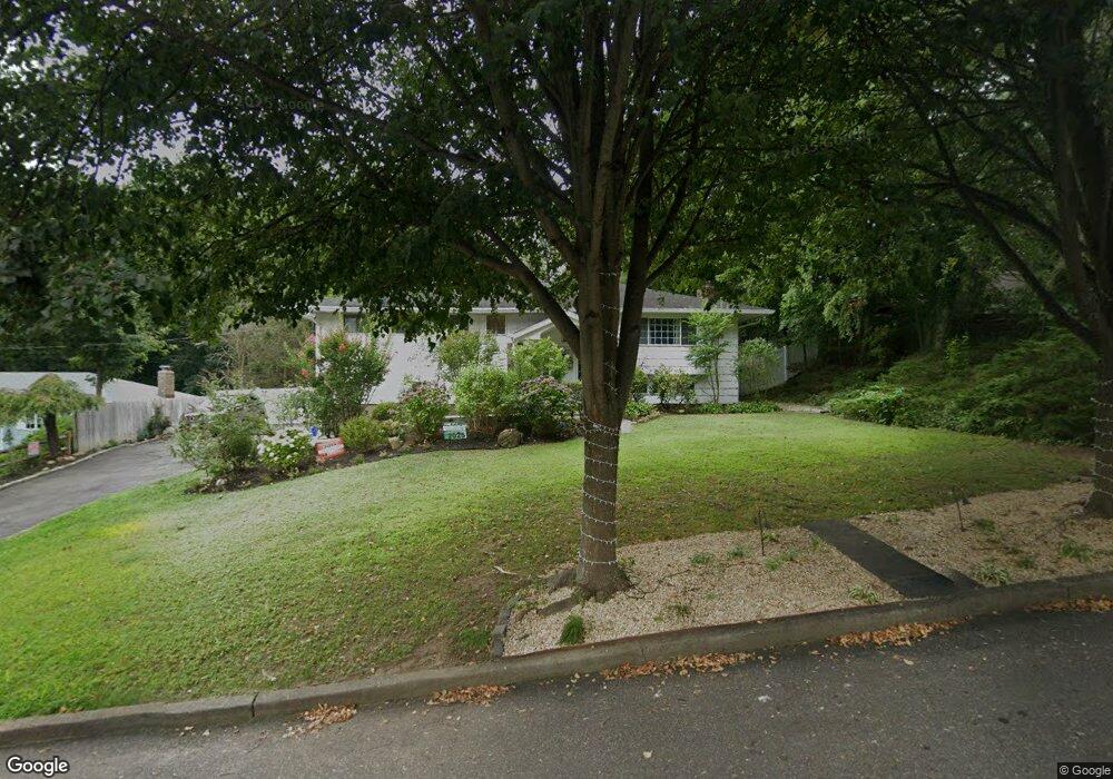 20 Bittersweet Ln, Glen Cove, NY 11542 - photo 1