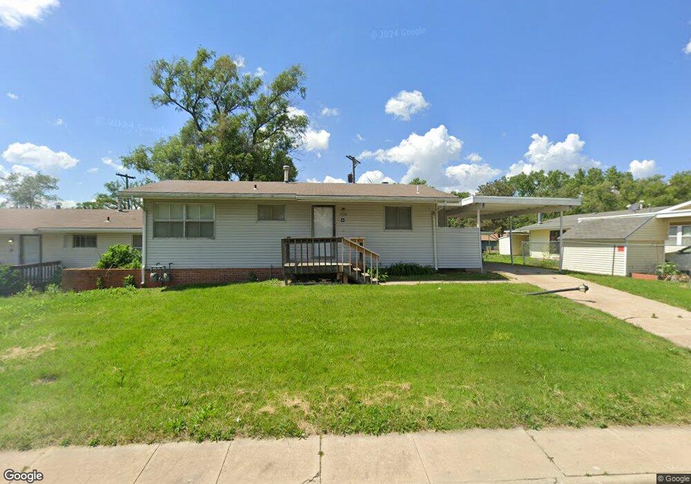 7129 SW Woodcroft Way, Topeka, KS 66619 - photo 1
