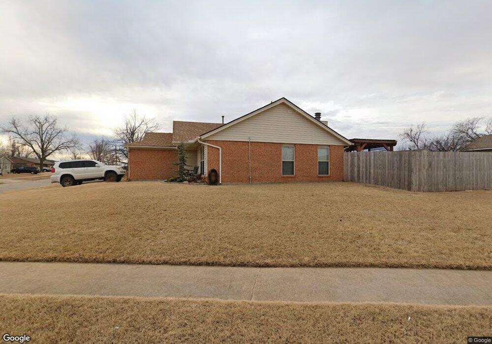 633 Champion Ln, Moore, OK 73160 - photo 1