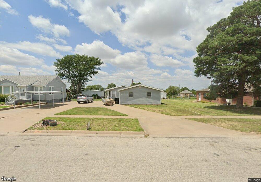 305 N 3rd St, Wakeeney, KS 67672 - photo 1