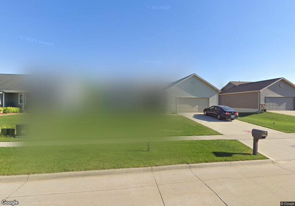 2902 Quail Hollow Ln, Cedar Falls, IA 50613 - photo 1