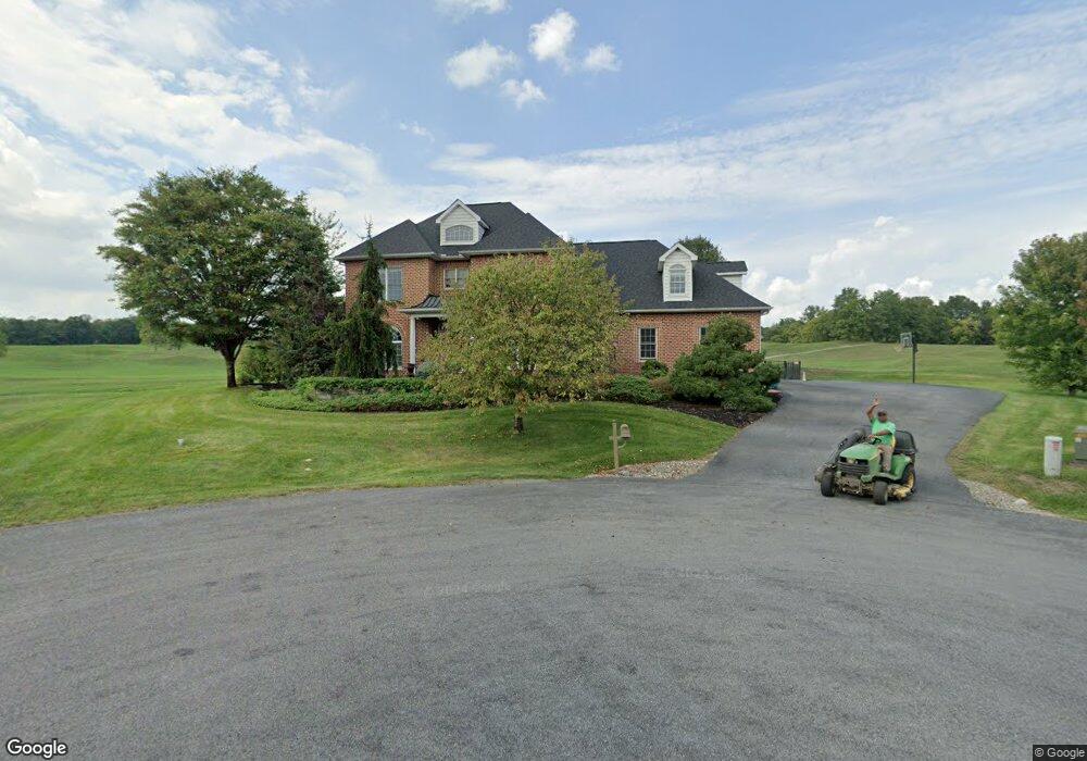 1047 Putting Green Ct, Greencastle, PA 17225 - photo 1