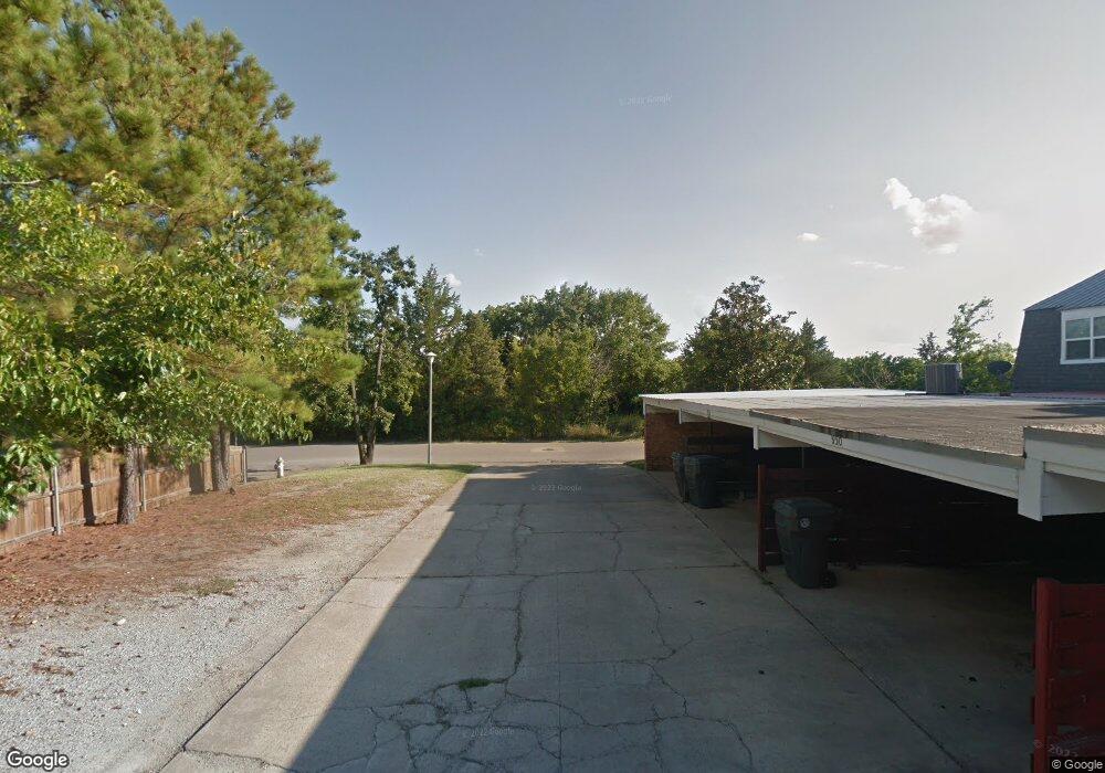 953 Manor Mall unit 2, Ardmore, OK 73401 - photo 1