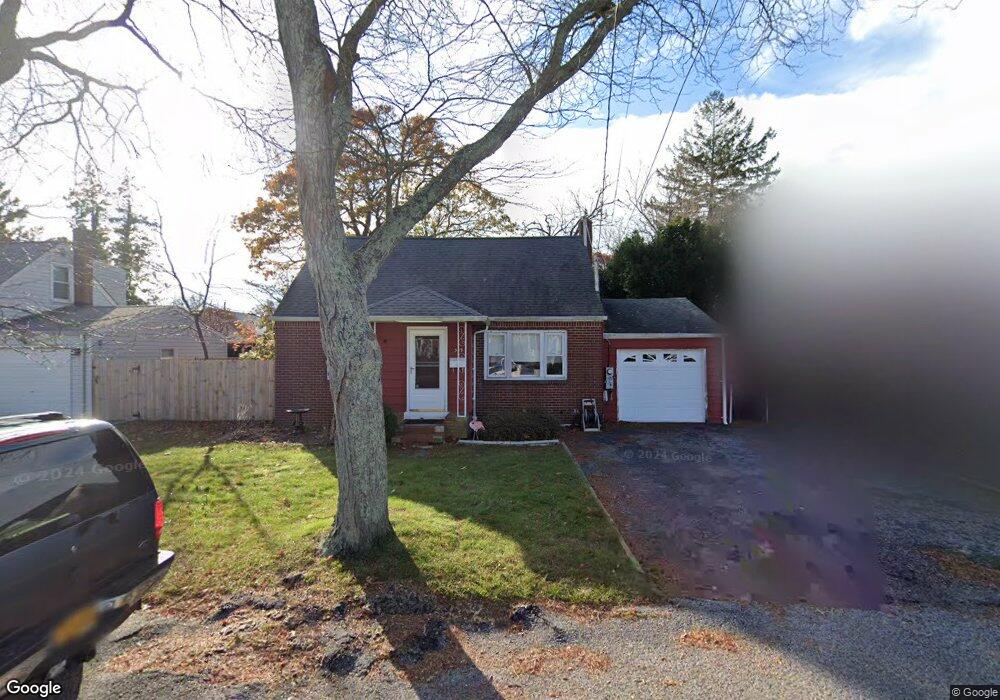 509 S 7th St, Lindenhurst, NY 11757 - photo 1