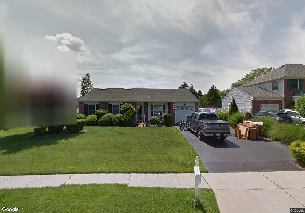 11 Tara Ln, ComMacK, NY 11725 - photo 1