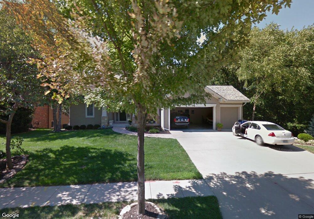 8426 Pflumm Cir, Lenexa, KS 66215 - photo 1