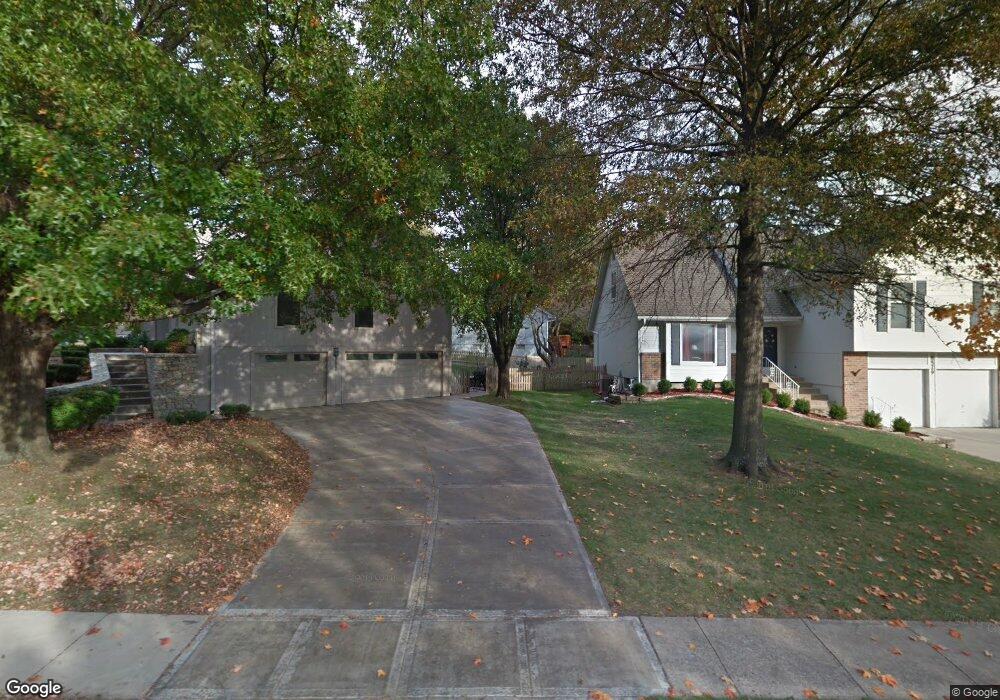 8525 Alden St, Lenexa, KS 66215 - photo 1