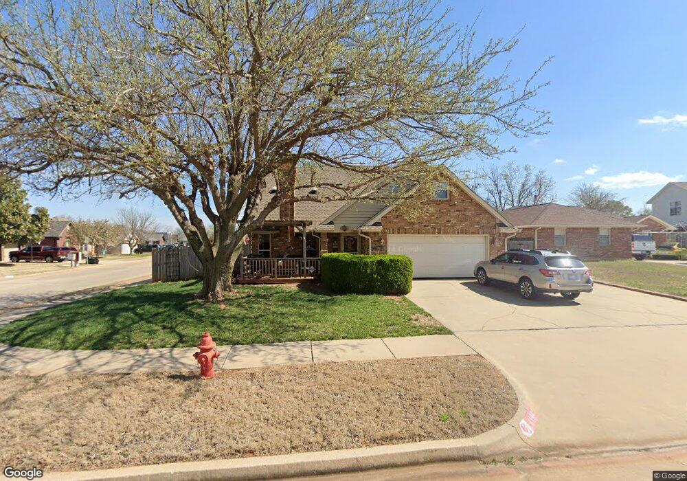 1132 NE 9th Ct, Moore, OK 73160 - photo 1