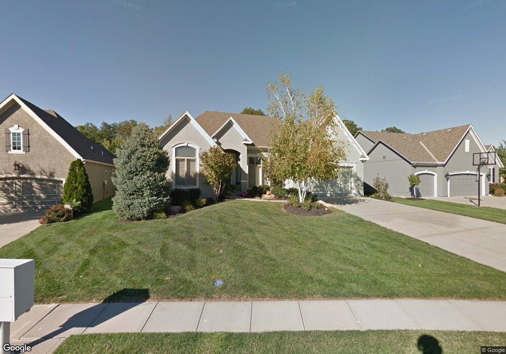 4904 Bradshaw St, Shawnee, KS 66216 - photo 1