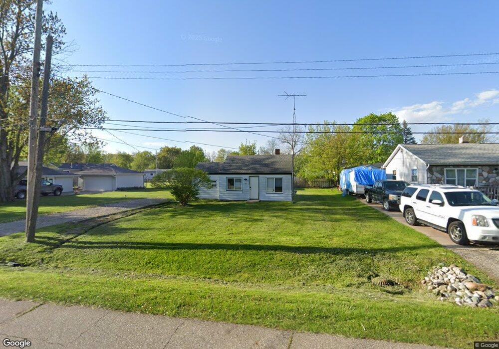 1068 Coolidge Dr, Flint, MI 48507 - photo 1