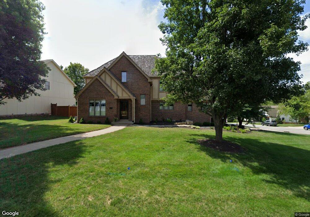 5704 Richards Cir, Shawnee, KS 66216 - photo 1