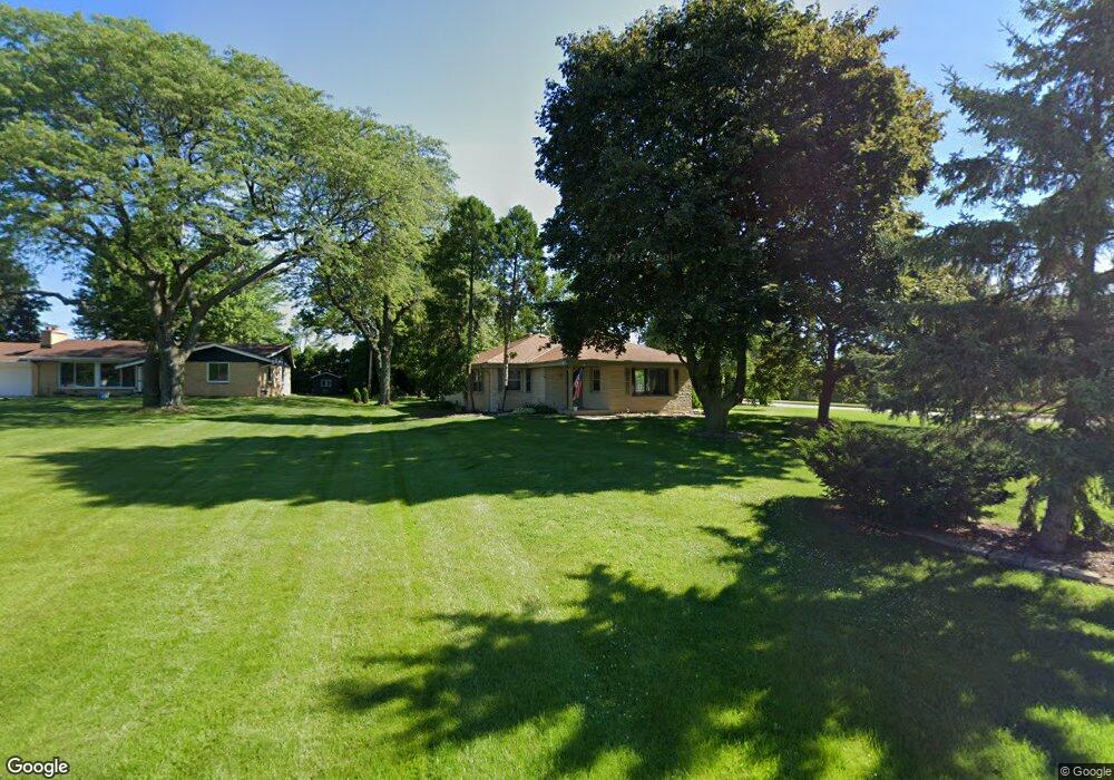 12400 Laurel Ln, Elm Grove, WI 53122 - photo 1