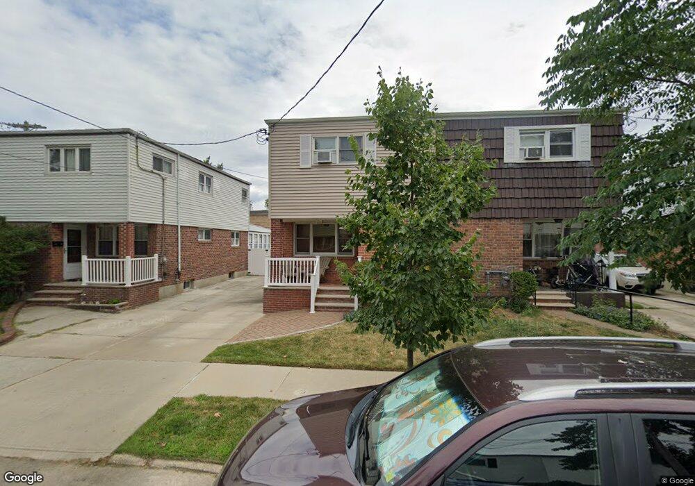 6407 137th St, Flushing, NY 11367 - photo 1
