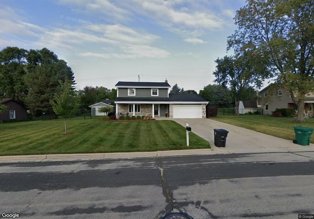 W147N7823 Northpoint Dr, Menomonee Falls, WI 53051 - photo 1